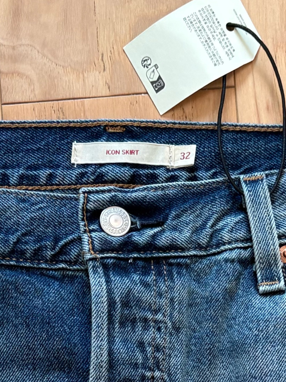Levi's Icon Skirt Blue Denim Mini Skirt Brand New with Tags Button Fly - Picture 2 of 7
